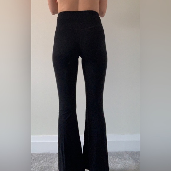 Aerie black flare legging - Picture 2 of 3